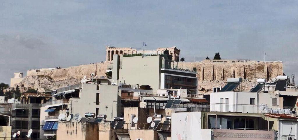 Παραμένουν στον "πάγο" οι οικοδομικές άδειες γύρω από την Ακρόπολη Παραμένουν στον "πάγο" οι οικοδομικές άδειες γύρω από την Ακρόπολη